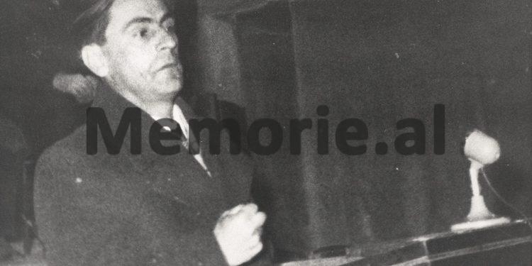 “Kadri, komploti i Teme Sejkos, ka qenë i kurdisur nga Mehmeti dhe Beqiri, për të na thënë ne, të mos bënim shakara me sovjetikët, se… / Akuzat e Enverit në Byronë Politike, 8 tetor ‘82