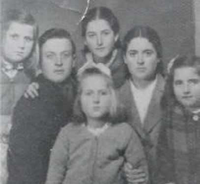 “Makinat s’na merrnin, se ishim të internuar dhe Ylberi sa kishte dalë nga burgu, kurse në Pediatrinë e Korçës, s’ më shtronin, se ishim me çizme e…”/ Dëshmia rrëqethëse, e Shpresa Baholli Merdanit
