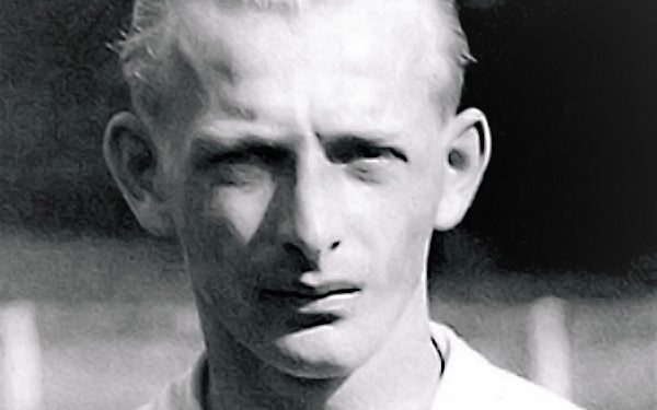 “Një mik i tij i shqetësuar shkoi dhe hyri me forcë në banesën e Sindit e pa atë të shtrirë në dyshme përkrah të dashurës…”/ Misteri i vdekjes të yllit të futbollit austriak, që sfidoi Hitlerin