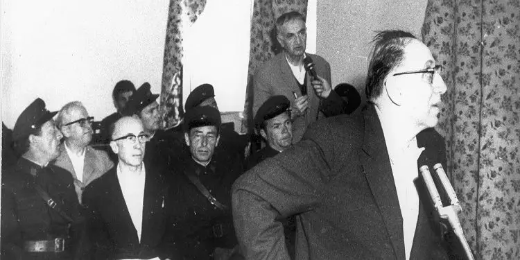 “Disa bashkëvuajtës më thonë se nëna është shumë sëmurë, si është gjendja e saj, sepse mora vesh që sa dëgjoi vendimin e dënimit tim, ajo…”/ Letra e rrallë nga burgu e ish-ministrit