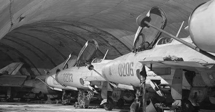 “Pasi na përzunë nga shkolla e Aviacionit Ushtarak në Kaukazin e Veriut, na dërguan në Mançurinë e largët të Kinës, ku neve…”/ Dëshmia e rrallë ish-studentit ushtarak