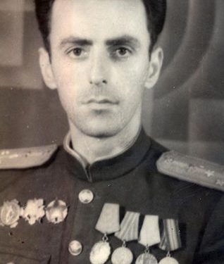 “Si u helmua babai im, Tuk Jakova, në Spitalin Civil të Tiranës në ‘59-ën, pas urdhrit të Enverit, që u zbatua nga…”/ Dëshmia e Agim Jakovës dhe kërkesa për kryeministrin e sotëm