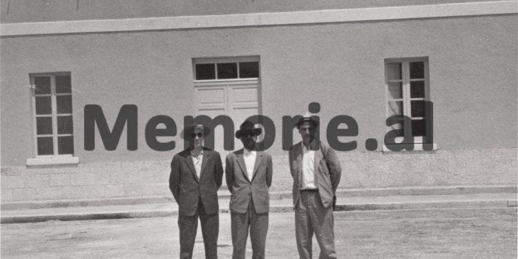 “Kadri, s’e propozova unë Feçorin për ministër, se s’e kam dashur kurrë,  sepse më jepte përshtypjen e një djalke, prandaj e kam thirrur në zyrë dhe…”/ Debatet e Enverit në Byro, 8 tetor ‘82