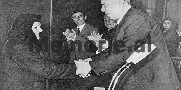 “Kadri, si nuk të kujtohet ty, që gjeneral Panajot Plaku, ka ardhur si diversant në Shqipëri dhe ka shkuar te sovjetiku në bazën e Vlorës…”/ Debatet e Ramiz Alisë në Byro, 8 tetor ‘82