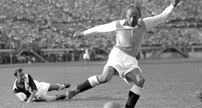 “Një mik i tij i shqetësuar shkoi dhe hyri me forcë në banesën e Sindit e pa atë të shtrirë në dyshme përkrah të dashurës…”/ Misteri i vdekjes të yllit të futbollit austriak, që sfidoi Hitlerin