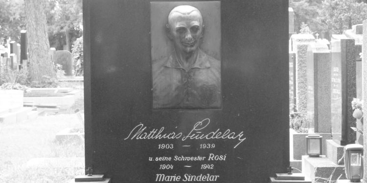 “Një mik i tij i shqetësuar shkoi dhe hyri me forcë në banesën e Sindit e pa atë të shtrirë në dyshme përkrah të dashurës…”/ Misteri i vdekjes të yllit të futbollit austriak, që sfidoi Hitlerin