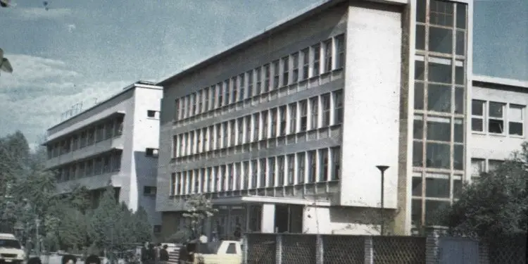 “Te vendi i fshehtë, që lidh godinën e Radios me Televizionin Shqiptar, u dashuruan shumë çifte, regjisorë e gazetarë të njohur, si …”/ Dëshmia e rrallë e ish-redaktores së RTSH-së
