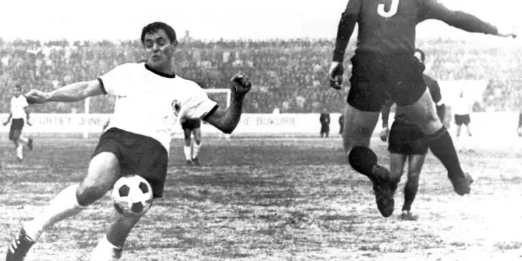 “Në ’71-in, kur Gjermania Perendimore na mundi 1 – 0 në Tiranë, Gerd Myler që shënoi golin, u dashura me kamarieren e “Dajtit”, që quhej…”/ Historia e panjohur e bomberit gjerman në Tiranë