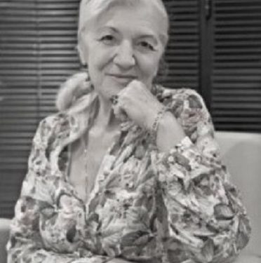 “Nga Ganimet Vendresha dhe Helena Kadare, që ishte shumë e bukur, te dy Luizat dhe…”/ Si festohej Viti i Ri në Klubin e Lidhjes, me ‘Rum’ kubanez, e balerinën ruse që, mahniste sallën