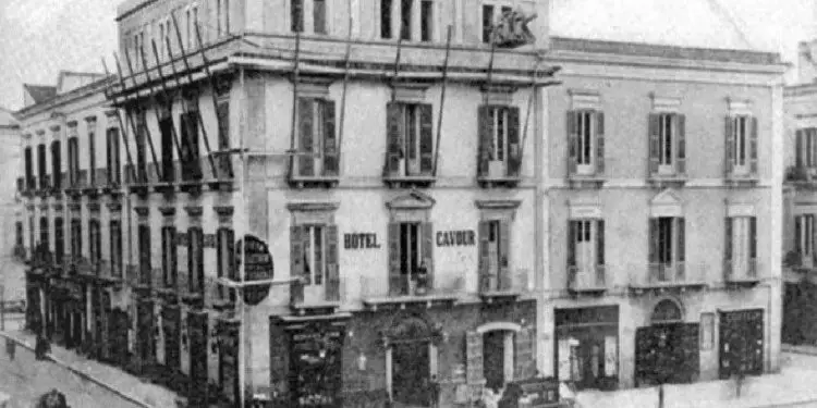 Hotel Cavour në Bari, ku u vra  Luigj Gurakuqi dhe varrimi i tij në vitin 1925