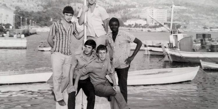 “Nga Lezha, kujtoj mësuese Antonetën, shokët, Kastriotin, Nikolinin dhe Vasilin, kurse të dashurën në Tiranë…”/ Dëshmia e rrallë e afrikanit që, erdhi në ’67-ën dhe jeton ende Shqipëri