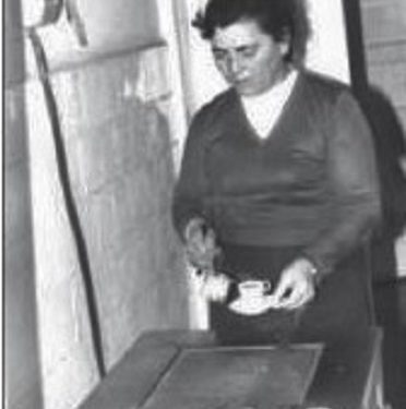 “Pasi më dha porositë Sulo Gradeci me mjekun e tij personal, unë i’u afrova e Enverit dhe ja hoqa pjatancën me peshk, por ai më…”/ Dëshmia e rrallë e kamerieres së Hotelit të Gjuetisë në Lezhë