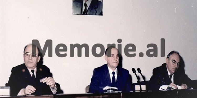 Akuzat e Ramiz Alisë: “Natën që vrau veten Mehmeti, shoferi i Kadriut tha që; e mora nga zyra ministrin dhe me makinë e çova te Blloku, ku ai…”/ Mbledhja e Byrosë, 12 shtator ‘83