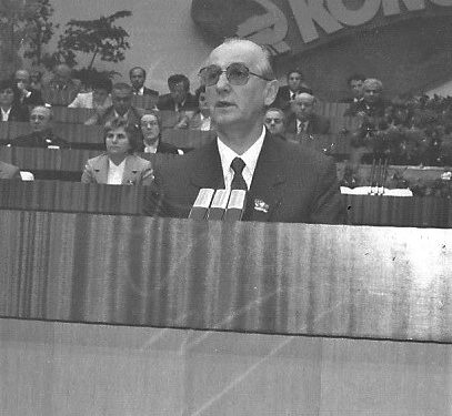 “Në ’81-in, kur ishin ngjarjet e Kosovës, Kadriu thirri shoqëruesin e Mehmetit, Aliun dhe i tha; i dëgjon se çfarë po bëhet atje, prandaj ti…”/ Akuzat e Ramiz Alisë në Byro, 12 shtator ‘83