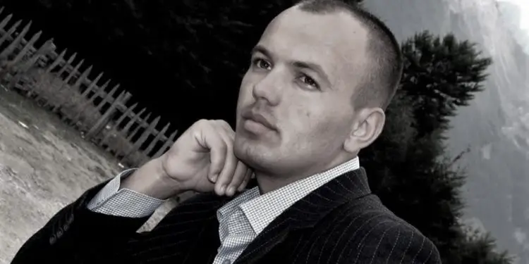 “Kur më arrestuan në ’77-ën, bashkë me shokun tim, nipin e Hysni Kapos, hetuesi Spiro Spiro, më tha…”/ Dëshmia e rrallë e ish-oficerit të marinës tregtare, të anijes “Durrësi”!