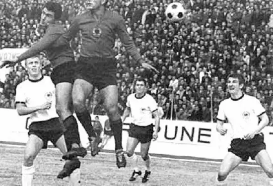 “17 dhjetor ’67, kur Shqipëria ‘nën udhëheqjen e Partisë’, eliminoi dhe la jashtë evropianit të 68-ës’, Gjermaninë Perëndimore të Helmut Schön …”/ Të panjohurat e “ndeshjes së shekullit”!