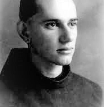 “Ditën që dënimin me vdekje, ia kthyen në burg të përjetshëm, At Karl Serreqi, i mërzitur, na tha; më vjen keq që s’po des si martir, por…”/ Historia e fratit që s’e tregoj sekretin e rrëfimit