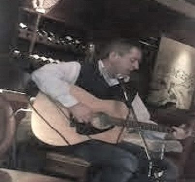 “Do arratisesha me djalin e kryetarit të Degës dhe u dënova me 12 vjet në Qafë Bari e në Spaç, ku më kërkuan të këndoja për Enverin, por unë mora sqeparin…”/ Dëshmia tronditëse e kantautorit korçar