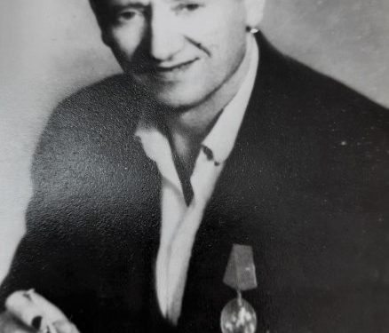 “Pasi babai i’a riparoi aparatin fotografik që i duhej urgjent për te Enveri, Sulo Gradeci, nxorri urdhër-xhirimin ku firmosi një shumë të madhe, por ai…”/ Historia e rrallë e mjeshtrit të shquar durrsak