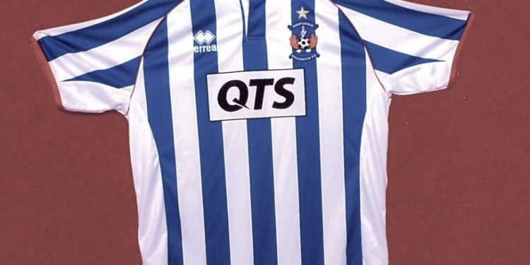 “Te shkallët e avionit që do na çonte në Lajpcig, një ushtarak që mbërriti me një motoçikletë, më tha; ti, ti, zbrit se…”/ Dëshmia e rrallë e legjendës së “17 Nëntorit”, Nuri Bylykut