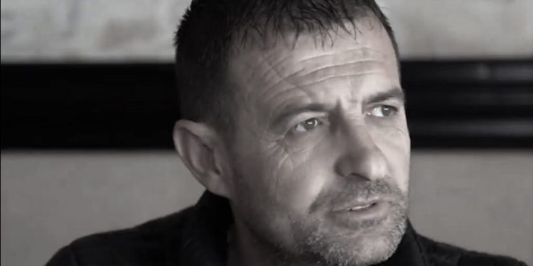 “Në ’84-ën, pasi na e vranë xhaxhanë në kufi, trupin e tij e shëtitën nëpër fshatra me një ‘Gaz’ të hapur dhe e lanë tre ditë te Dega e Gjirokastrës, ku shkonin për ta parë…”/ Dëshmia tronditëse e beratasit