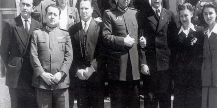 “Me urdhër të Enver Hoxhës, unë qëndrova në spital deri sa Nako Spiru vdiq dhe pastaj ai më tha t’i kontrolloja xhepat e kufomës së tij, ku gjeta…”/ Dëshmia e ish-ministrit të Brendshëm