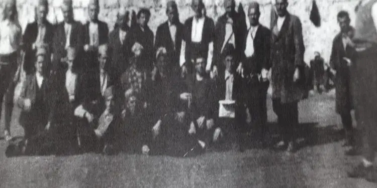 “E vërteta e akuzave të Haxhi Lleshit me shpifje dhe trillime ndaj familjes time e ndaj meje, që nga periudha e Luftës e deri…”/ Reagimi i ish-ministres së Arsim-Kulturës, të para viteve ’90-të