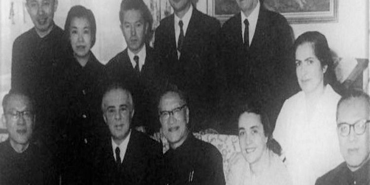 “Dr. Isuf Kalo, në librin e tij, ‘Blloku’, e paraqet me vërtetësi atë si ‘fole grerëzash’, duke nxjerrë zbuluar diktatorin Hoxha e pasuesit e tij, Nexhmijen e Ramizin…”/ Refleksionet e Shpend Topollaj