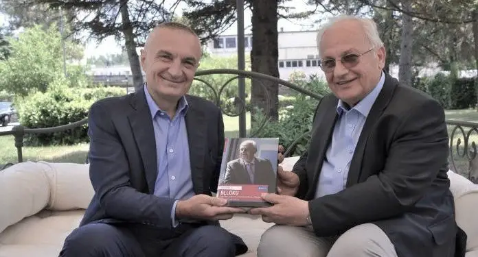 “Dr. Isuf Kalo, në librin e tij, ‘Blloku’, e paraqet me vërtetësi atë si ‘fole grerëzash’, duke nxjerrë zbuluar diktatorin Hoxha e pasuesit e tij, Nexhmijen e Ramizin…”/ Refleksionet e Shpend Topollaj