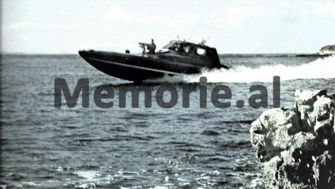 “Komandanti Bino Binaj, pasi qëlloi dhe vrau Vatën, i tha ushtarit Hysni Syla; futi një plumb kokës, ktij tjetrit, mos e lër të përpëlitet, por skafisti, Bashkimi,…”/ Ngjarja makabre në Velipojë, maj ’90-të