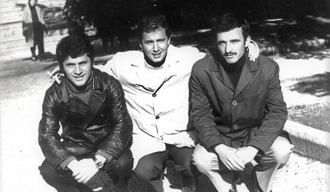 “Nga mësuesit, mjekët, berberët, shoferët, sportistët dhe fatorinët e autobuzëve, te artistët e drejtorët e ndërmarrjeve të ’21 Dhjetorit’…”/ Historia panjohur e lagjes së famshme