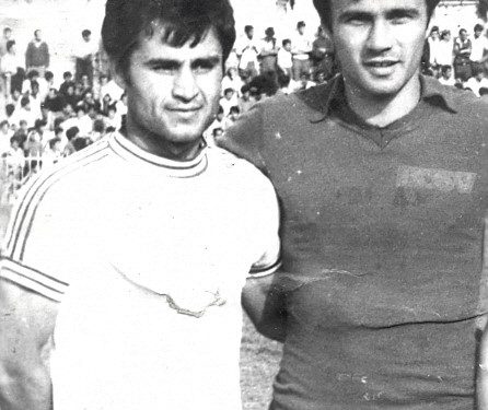 “Para ndeshjes me ‘Flamurtarin’, në Vlorë, kamarieria s’më la të paguaja dhe duke m’u lutur më tha…”/ Dëshmia e rrallë e legjendës së futbollit beratas që u shënoi 43 portierëve