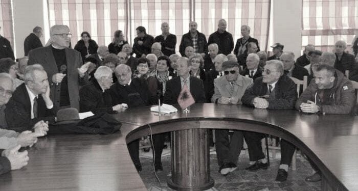 “Në vitin ’64, filluam ndërtimin e Azotikut të Fierit, me teknologjinë e ‘Montecatini’-t nga Novara, bashkë me specialistët e inxhinierët italianë, kineze, franceze dhe…”/ Kujtimet e Demir Koritës