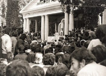 “Hyseni i zhvarrosi natën eshtrat e xhajës së tij, që i’ka kishte vra me atentat Vasil Shanto dhe i mbajti 17 vjet, në një kuti boje në ballkon…”/ Ngjarja tronditëse e vitit 1977