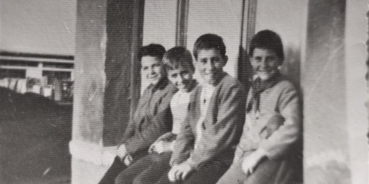 “Nga mësuesit, mjekët, berberët, shoferët, sportistët dhe fatorinët e autobuzëve, te artistët e drejtorët e ndërmarrjeve të ’21 Dhjetorit’…”/ Historia panjohur e lagjes së famshme