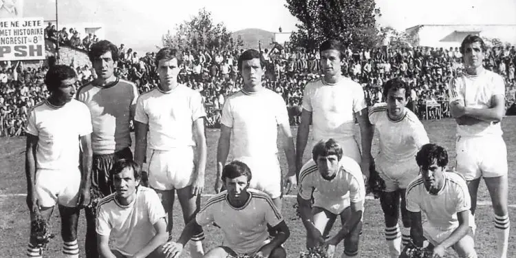 “Para ndeshjes me ‘Flamurtarin’, në Vlorë, kamarieria s’më la të paguaja dhe duke m’u lutur më tha…”/ Dëshmia e rrallë e legjendës së futbollit beratas që u shënoi 43 portierëve