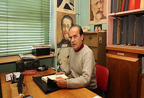 “Muzikologu ynë i njohur, Zamir Këlliçi, ka meritën e veçantë pasi, në librin e tij, ‘Operistika’, përveç veprave shqiptare, ai…”/ Refleksionet e shkrimtarit të njohur nga Durrësi