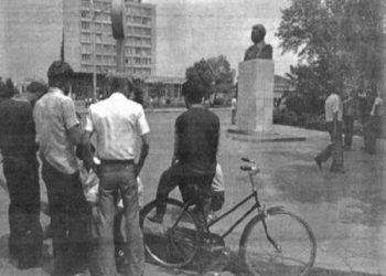 “Më 14 janar ‘90 në qendër të Shkodrës, te busti i Stalinit që ishte mbush me njerëzit e Sigurimit, Keti Koçi, Laura Keçi e Huana Kurti, me fëmijën 4 vjeç…”/ Dëshmia e ish-kryebashkiakut të Shkodrës