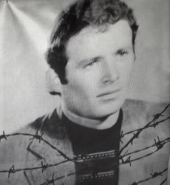 “Pasi kufitarët i sharruan me plumba Gjonin e Dodën, kufomat e tyre, gjysëm lakuriq, i shëtitën nëpër fshatra e rrugëve të Shkodrës, mbi karrocerinë e një makine…”/ Ngjarja makabre e gushtit ‘89