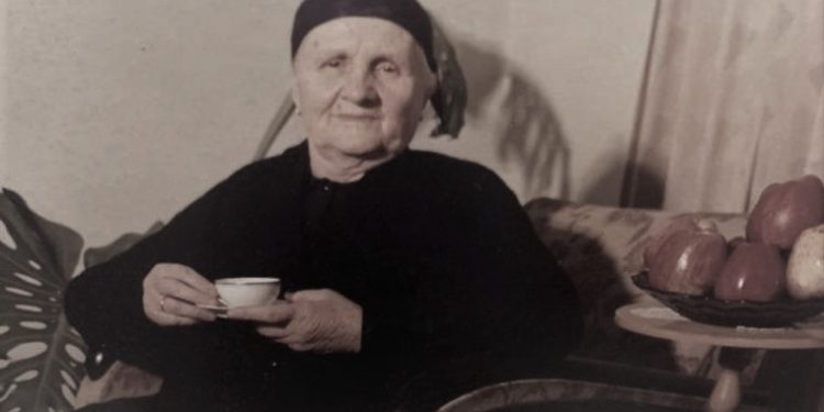 “E vërteta e akuzave të Haxhi Lleshit me shpifje dhe trillime ndaj familjes time e ndaj meje, që nga periudha e Luftës e deri…”/ Reagimi i ish-ministres së Arsim-Kulturës, të para viteve ’90-të