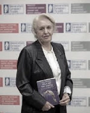 “Kur isha e internuar në Kutalli të Beratit, Sigurimi e thirri Spartak Ngjelën dhe duke e pyetur, nëse dëshironte një raport me mua, ai i’u tha…”/ Intervista e Vera Bekteshit për librin e UET PRESS