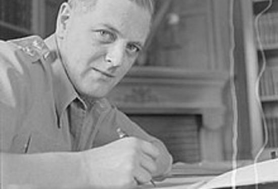 “Kur i biri i Winston Churchill, Randolph, që udhëtonte me ne në trans oqeanikun ‘Queen Elisabeth’, kërkoi të takohej me Mehmet Shehun, kryeministri i tha…”/ Dëshmia e rrallë e përkthyesit të Enverit