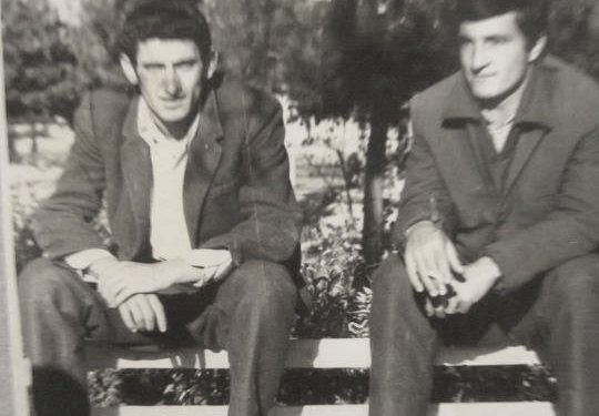 “Kur Bushi, i shënoi gol nga 25 metra Perlat Mustës në ndeshjen me ‘Partizanin’, publiku…”/ Historia e panjohur e legjendës së futbollit tepelenas, që realizoi ëndrrën e memaliotëve