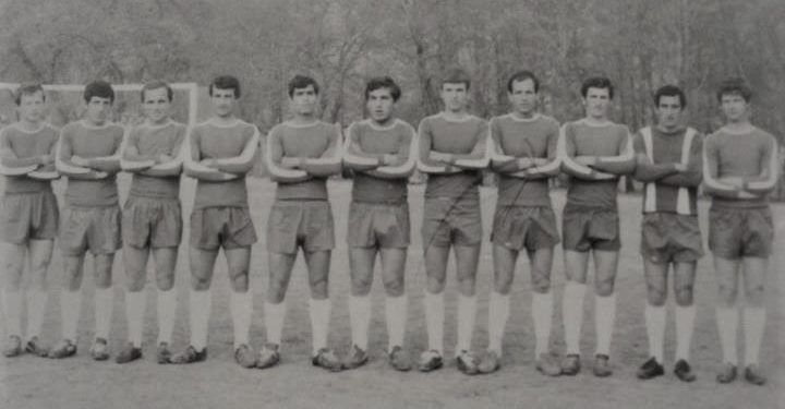 “Kur Bushi, i shënoi gol nga 25 metra Perlat Mustës në ndeshjen me ‘Partizanin’, publiku…”/ Historia e panjohur e legjendës së futbollit tepelenas, që realizoi ëndrrën e memaliotëve