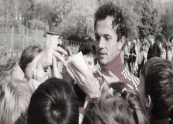 “Në ’84-ën në Breshia, komentatori i njohur sportiv, Bruno Pizuli, më tha të rrija në Itali dhe….”/ Dëshmia e rrallë e Demollarit, “Platinia i proletariatit”, në revistën spanjolle “Panenka”!