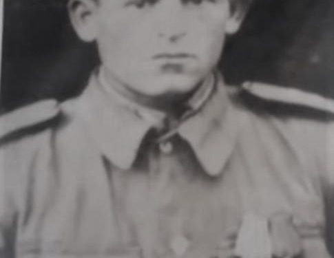 “Kur ma pushkatuan vëllanë që ishte oficer kufiri, i bëra një letër kërcënuese Mehmet Shehut, e më thirrën në zyrën e tij, ku ai nxori pistoletën…”/ Dëshmia e mjekut nga Korça, ish – i dënuar politik
