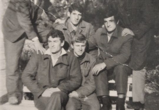 “Kur Bushi, i shënoi gol nga 25 metra Perlat Mustës në ndeshjen me ‘Partizanin’, publiku…”/ Historia e panjohur e legjendës së futbollit tepelenas, që realizoi ëndrrën e memaliotëve