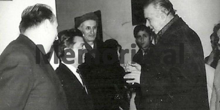 “Në ’75-ën, mbasi isha shpallur ‘armik i popullit’ dhe prisja arrestimin, shkova në shtëpi, ku në orët e vona të natës, dogja dokumentet e librat në gjuhë të huaj…”/ Rrëfimi i trishtë i ish-gazetarit