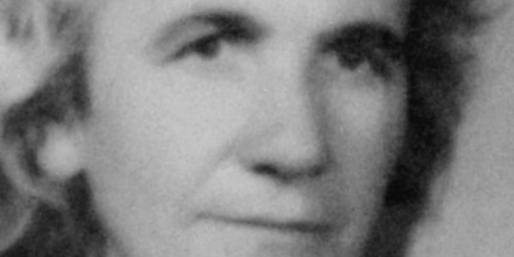 “Nga uria e madhe në Tepelenë, Mukadesi hante mbeturinat e kampit, por s’mundi të mbijetonte, kurse motra tjetër e vëllai, po ashtu vdiqën…”/ Dëshmia tronditëse e 85-vjeçares nga Kavaja