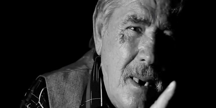 “Ditën që vdiq Enver Hoxha, na mblodhën 500 burra aty në Qafë Bari dhe oficeri i lartë, Lekë Ymeri, na tha…”/ Dëshmia e ish-të dënuarit që vuajti 28 vjet burg